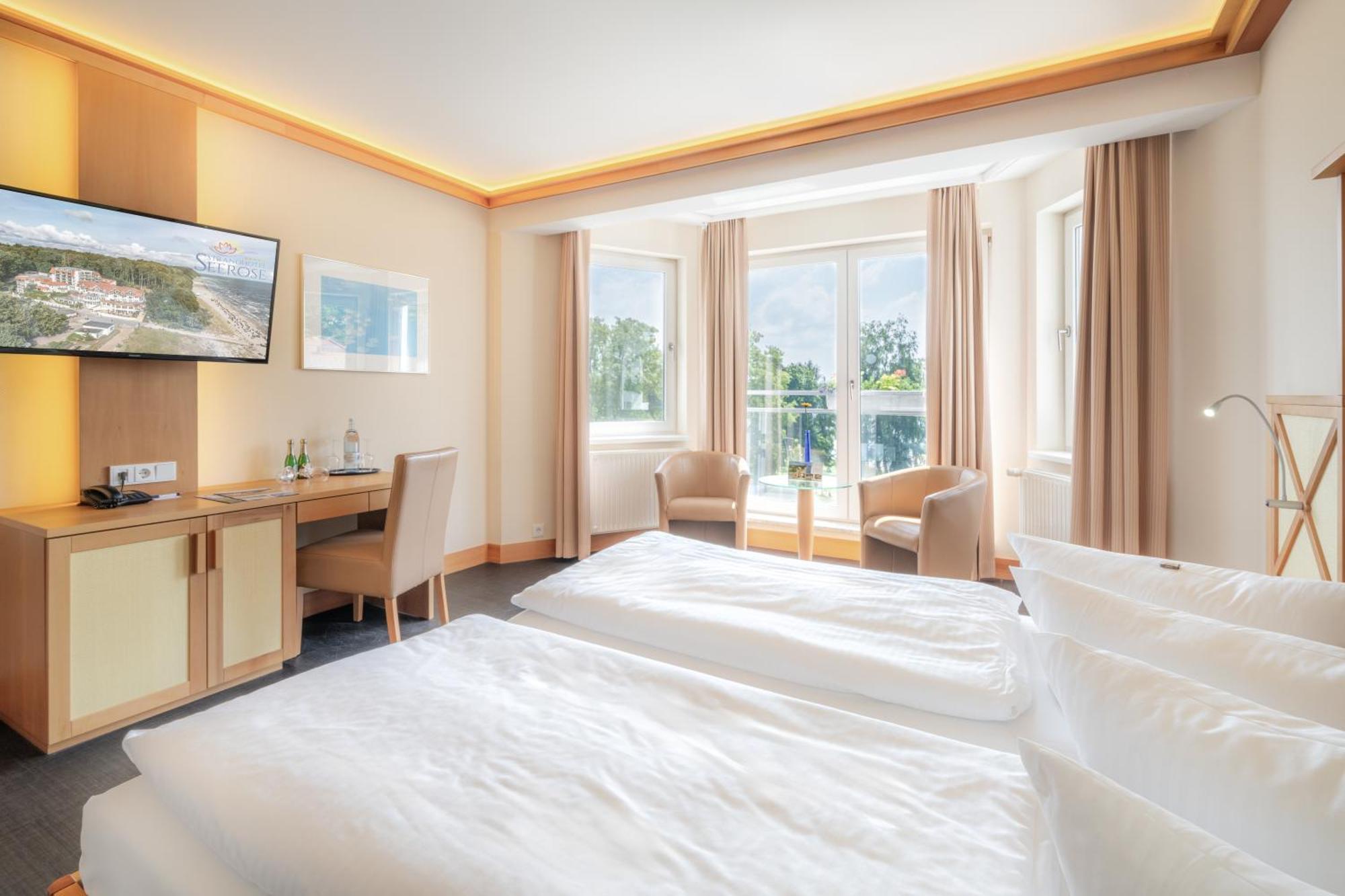 Strandhotel Seerose Kolpinsee Exterior photo