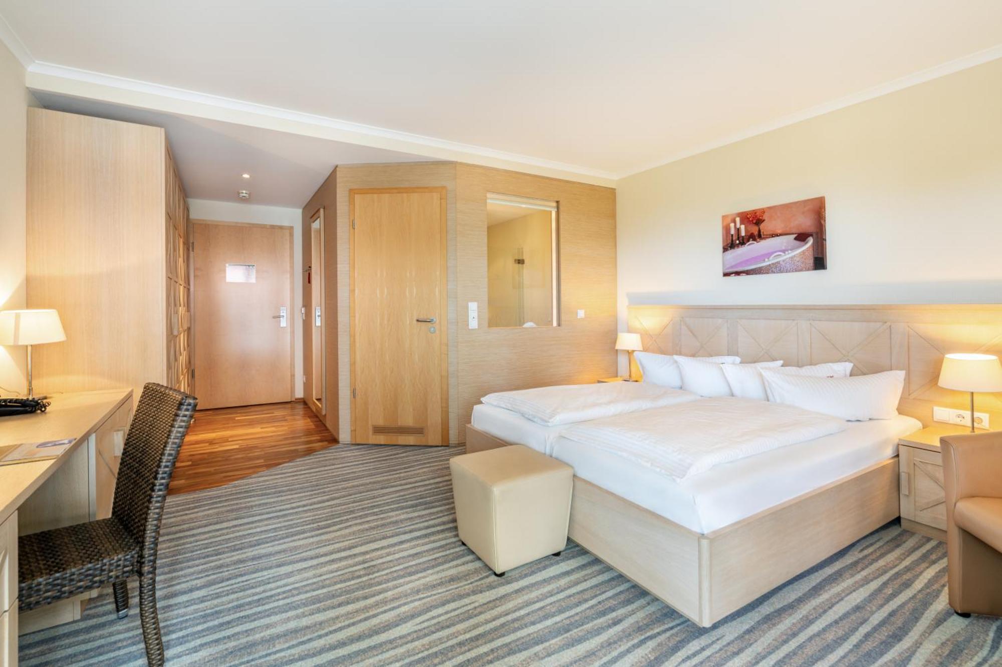 Strandhotel Seerose Kolpinsee Exterior photo
