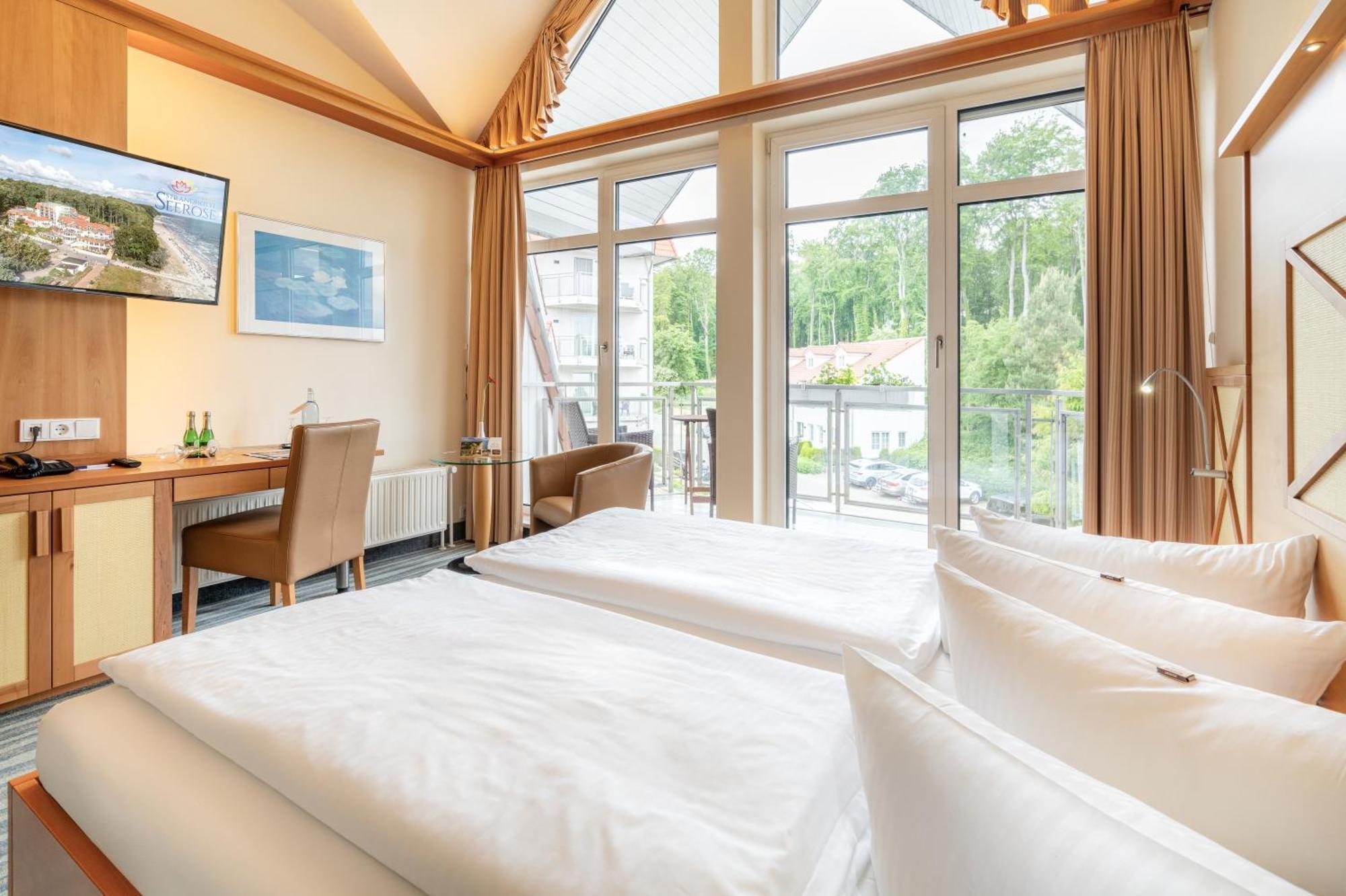 Strandhotel Seerose Kolpinsee Exterior photo