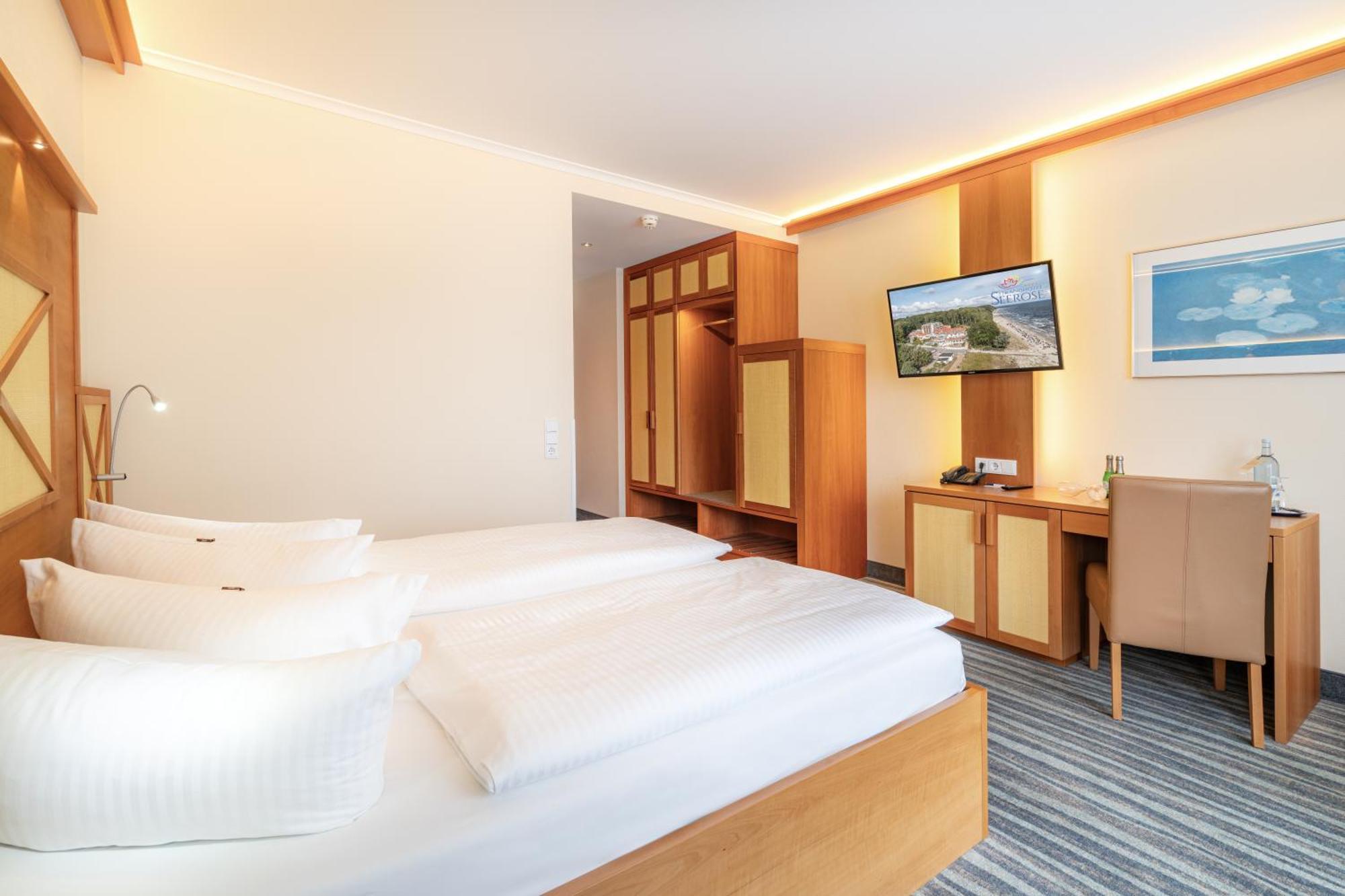 Strandhotel Seerose Kolpinsee Exterior photo