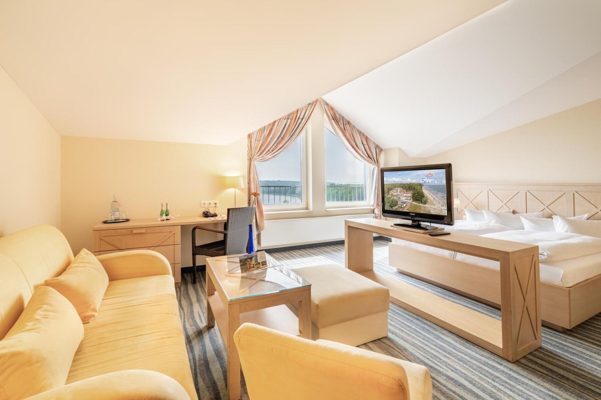 Strandhotel Seerose Kolpinsee Exterior photo