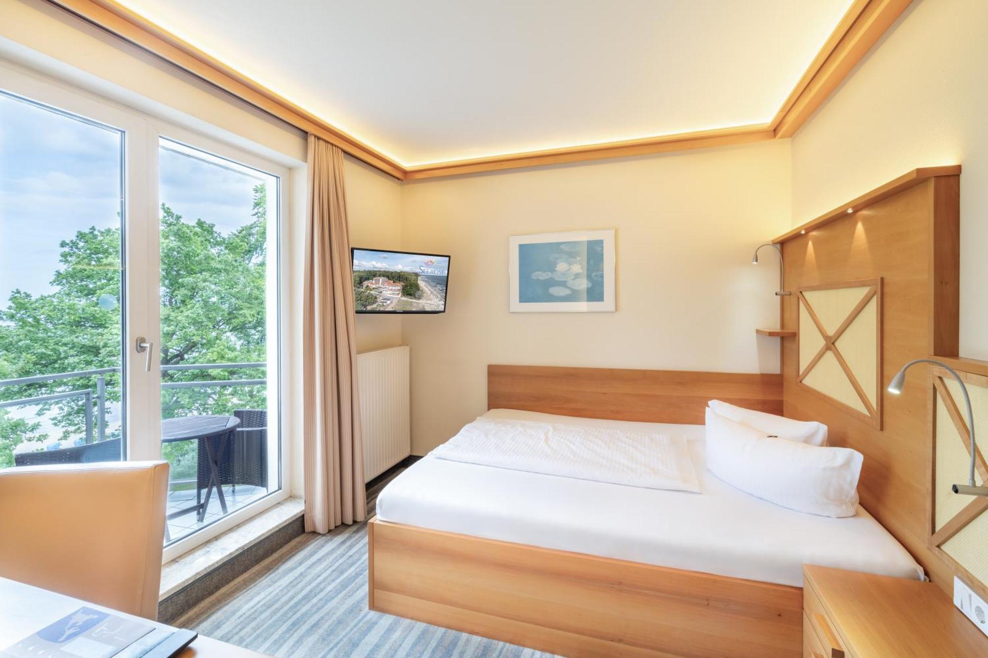 Strandhotel Seerose Kolpinsee Exterior photo