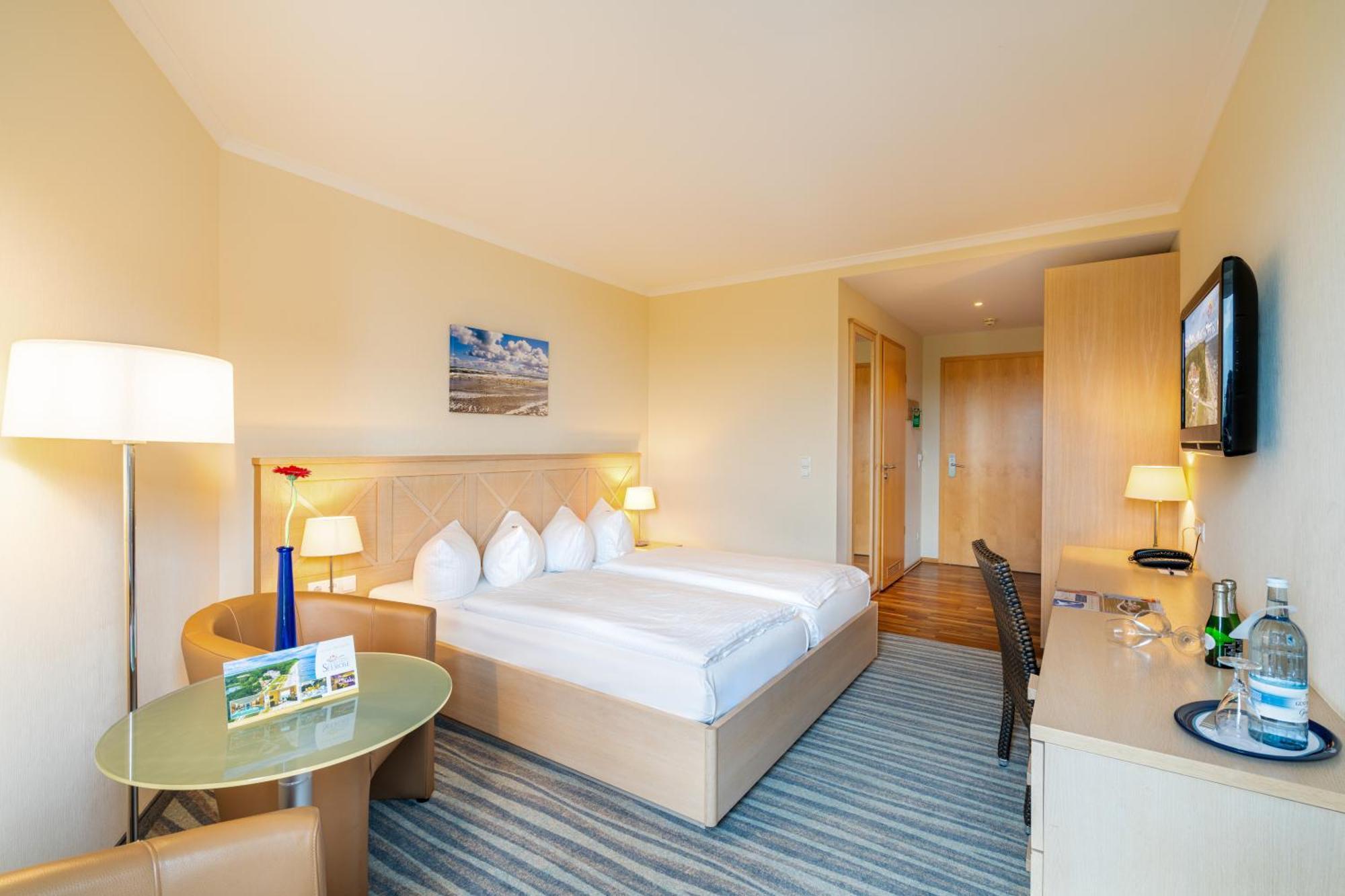 Strandhotel Seerose Kolpinsee Exterior photo