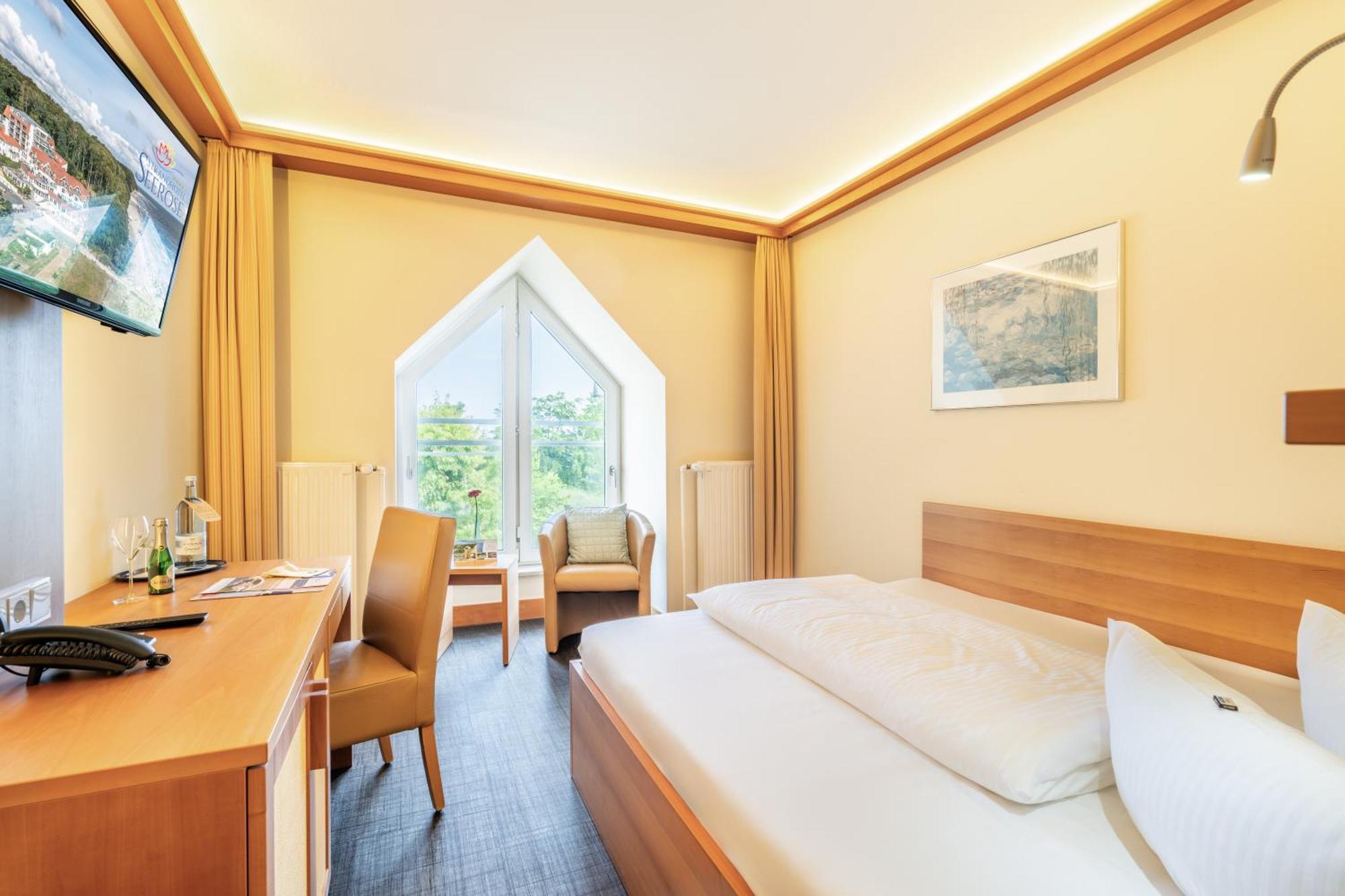Strandhotel Seerose Kolpinsee Exterior photo