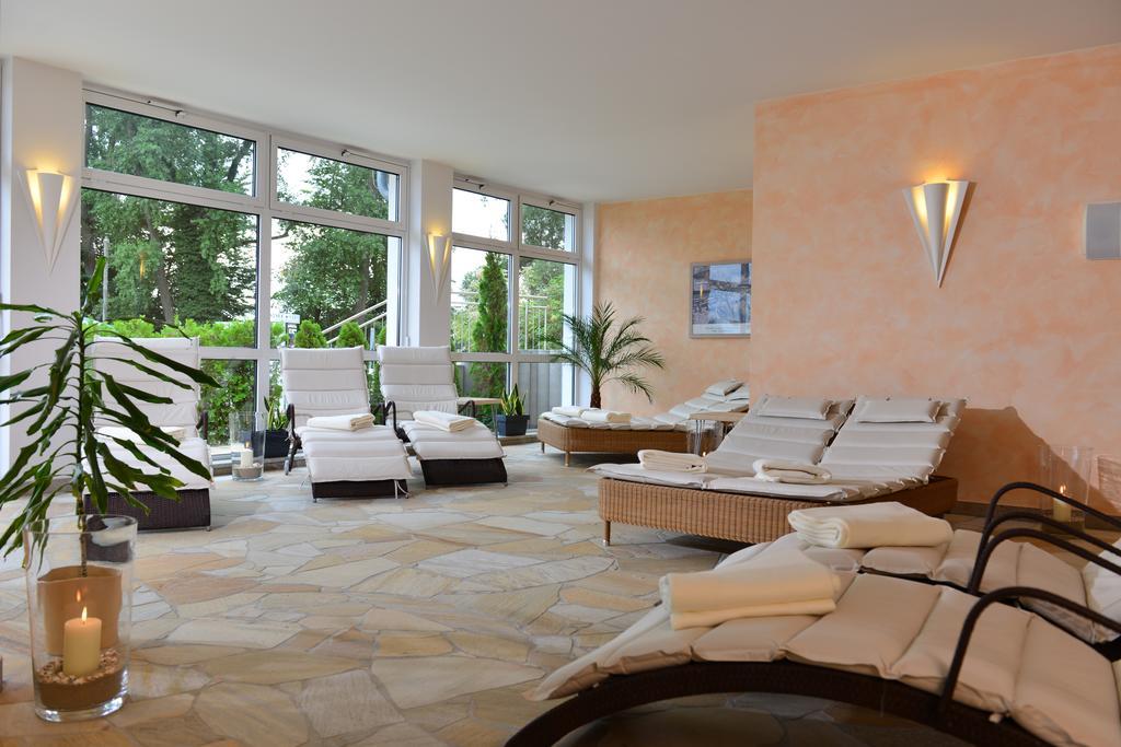 Strandhotel Seerose Kolpinsee Exterior photo