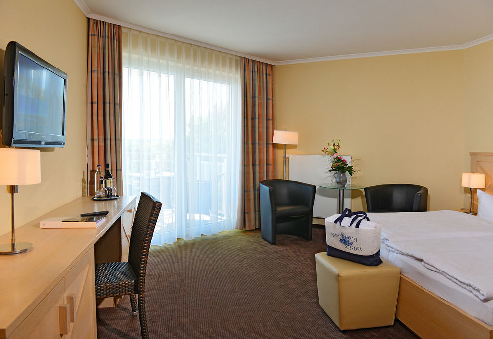 Strandhotel Seerose Kolpinsee Exterior photo